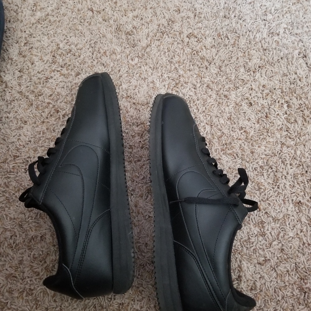 Black Nike cortez